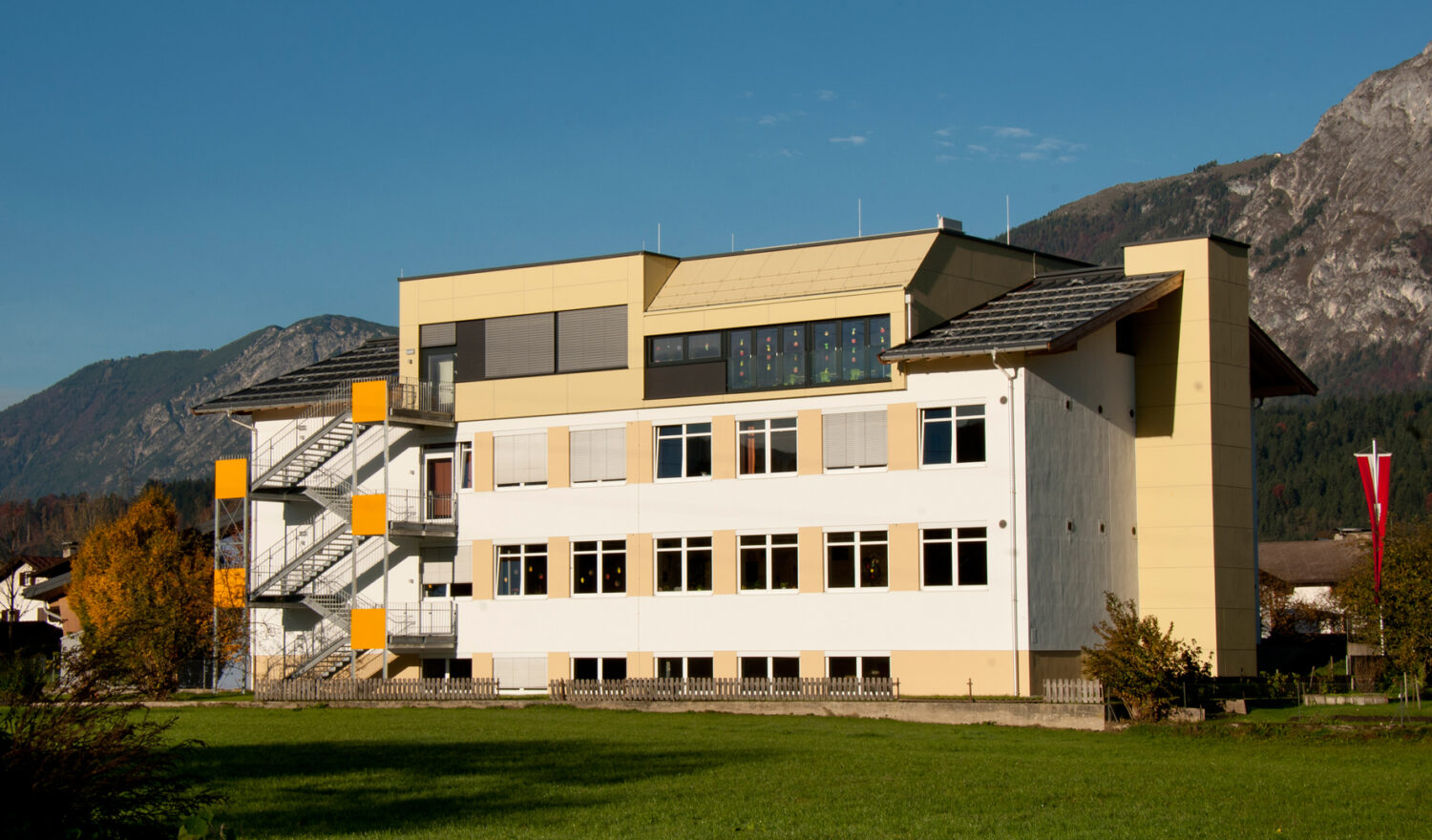 Volksschule Oberlangkampfen