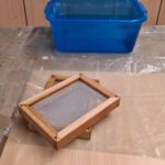 4. Klasse – Workshop „Papier schöpfen“