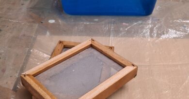 4. Klasse – Workshop „Papier schöpfen“